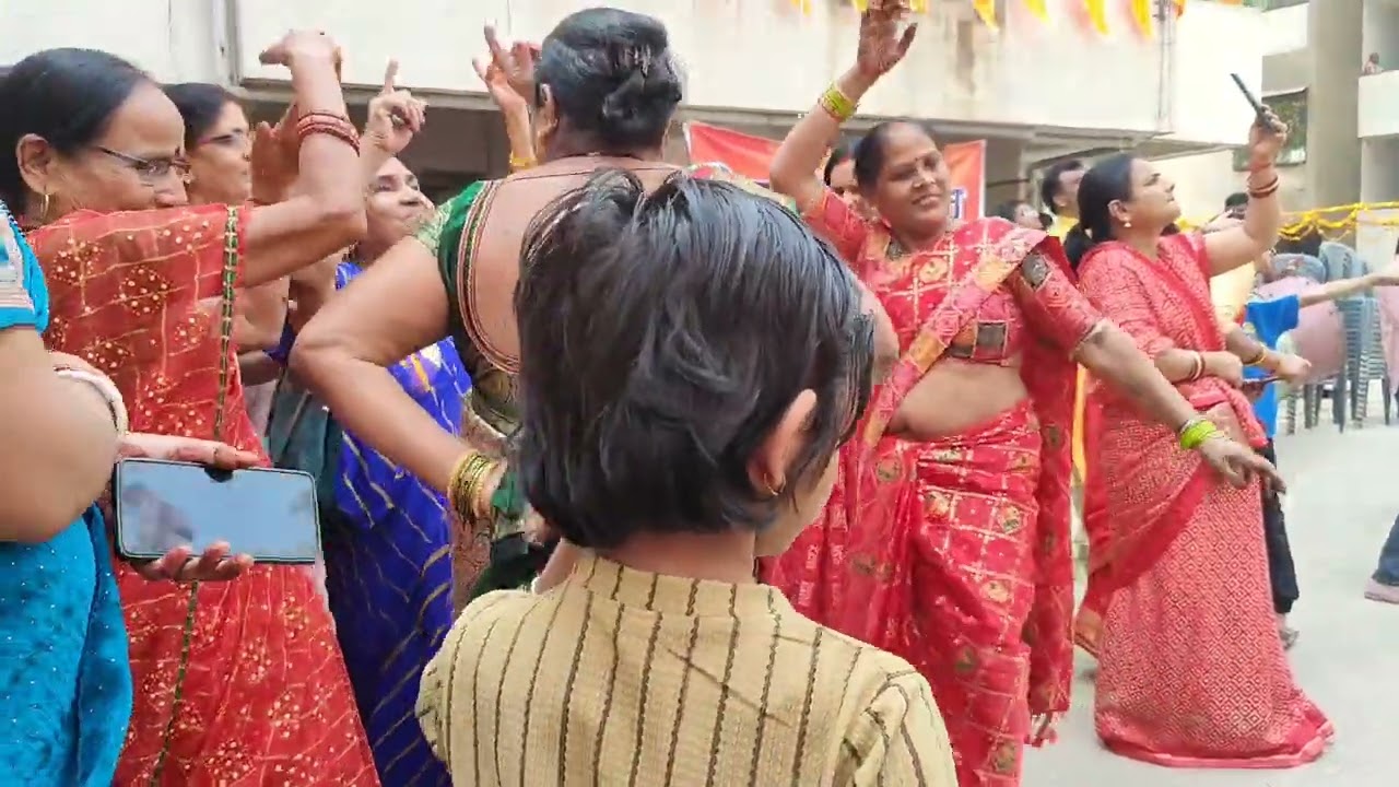 Bhagwan ke Sthapna ke baad khane ke liye haa haa kaar ho gaya 🤣😂