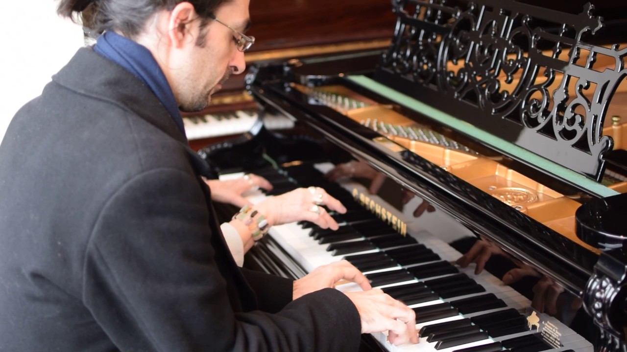 Alberto Ferro and Maria Evans play 'Lullaby' by Johann Brahms together at Hanna-Pianos spontaneously