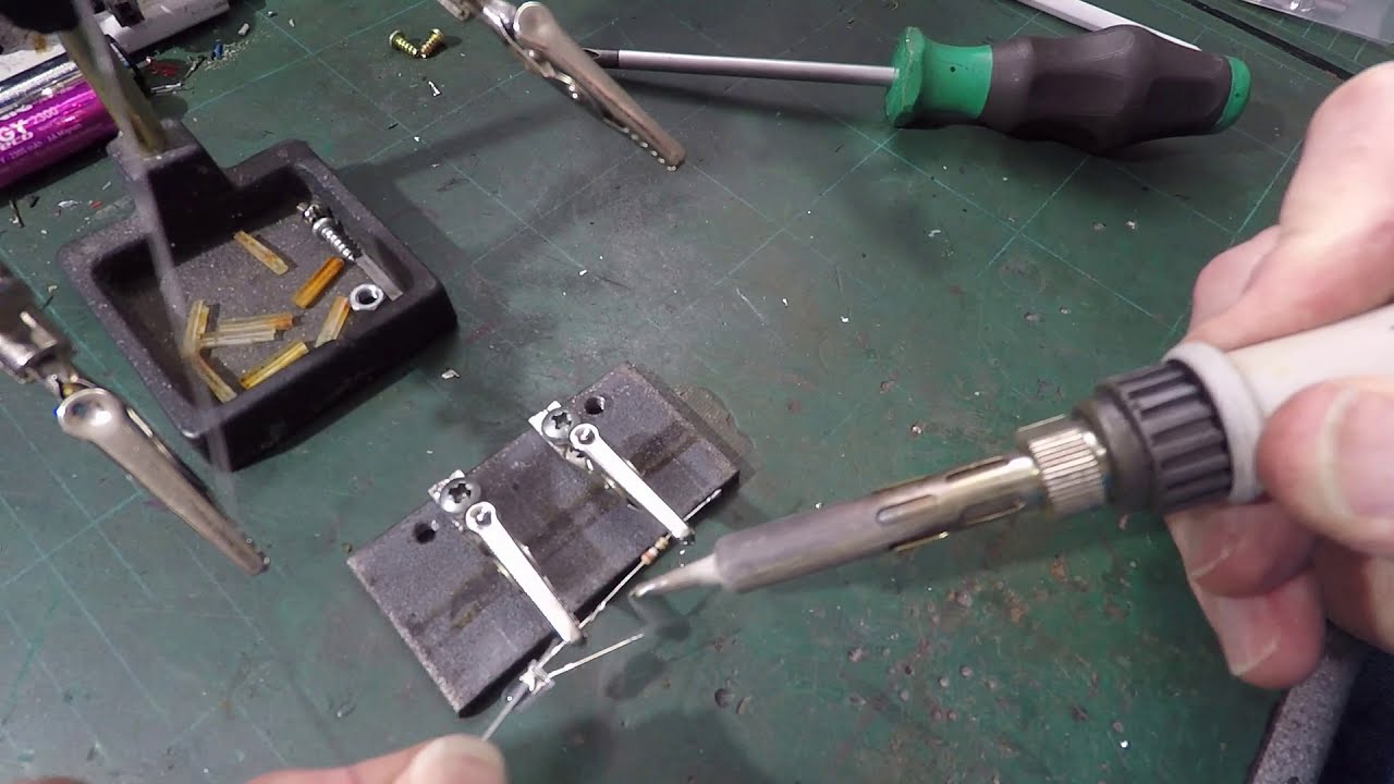 Bench wire holder for soldering