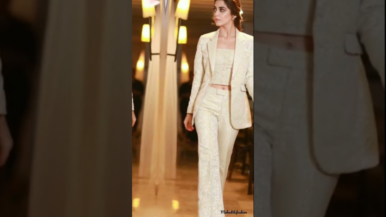 pakistani actresses in coat || coat designs fashion 🖤