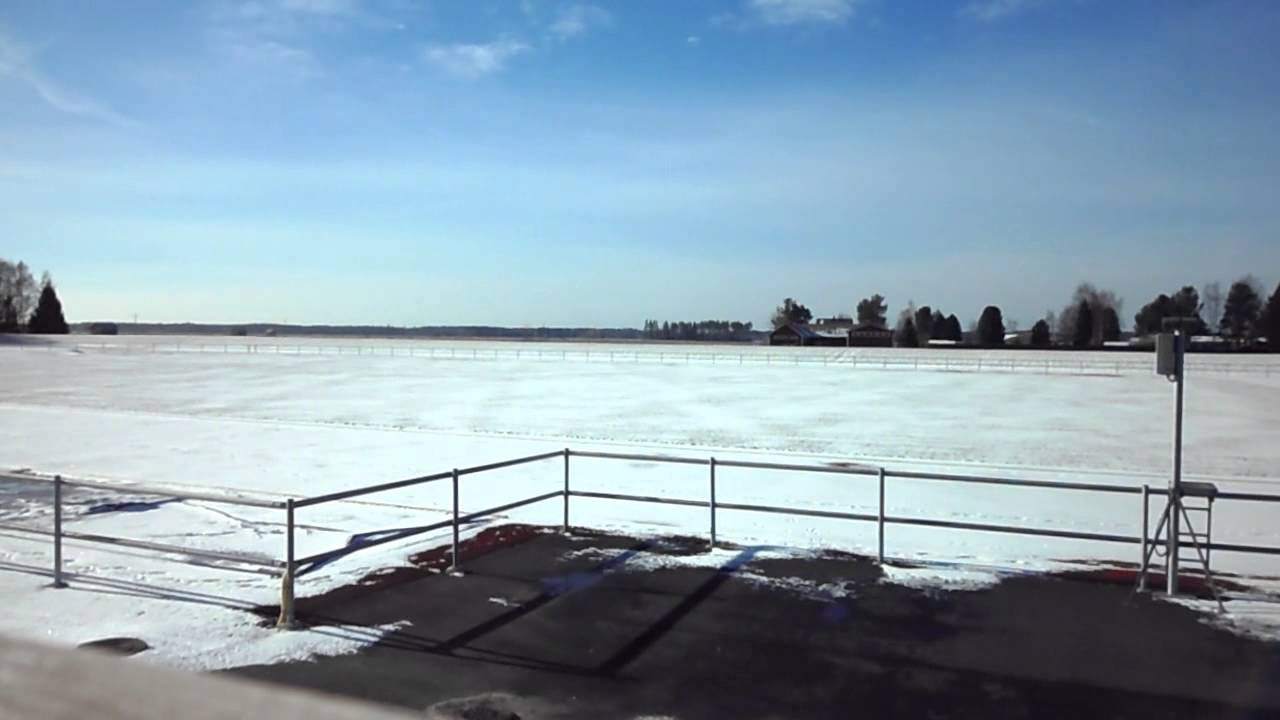 BARE FEET MILE (1609m) @ minus degrees ( -5C / 24F )