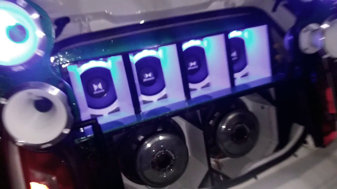 Aqui &eacute; grave de 12 na caixa euclides Pared&atilde;o Charmozin  vw up!