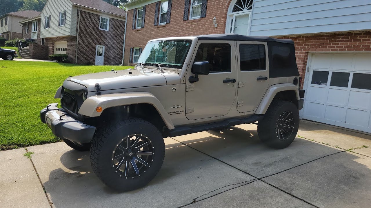 2016 Jeep Wrangler JKU with Rough Country 3.5