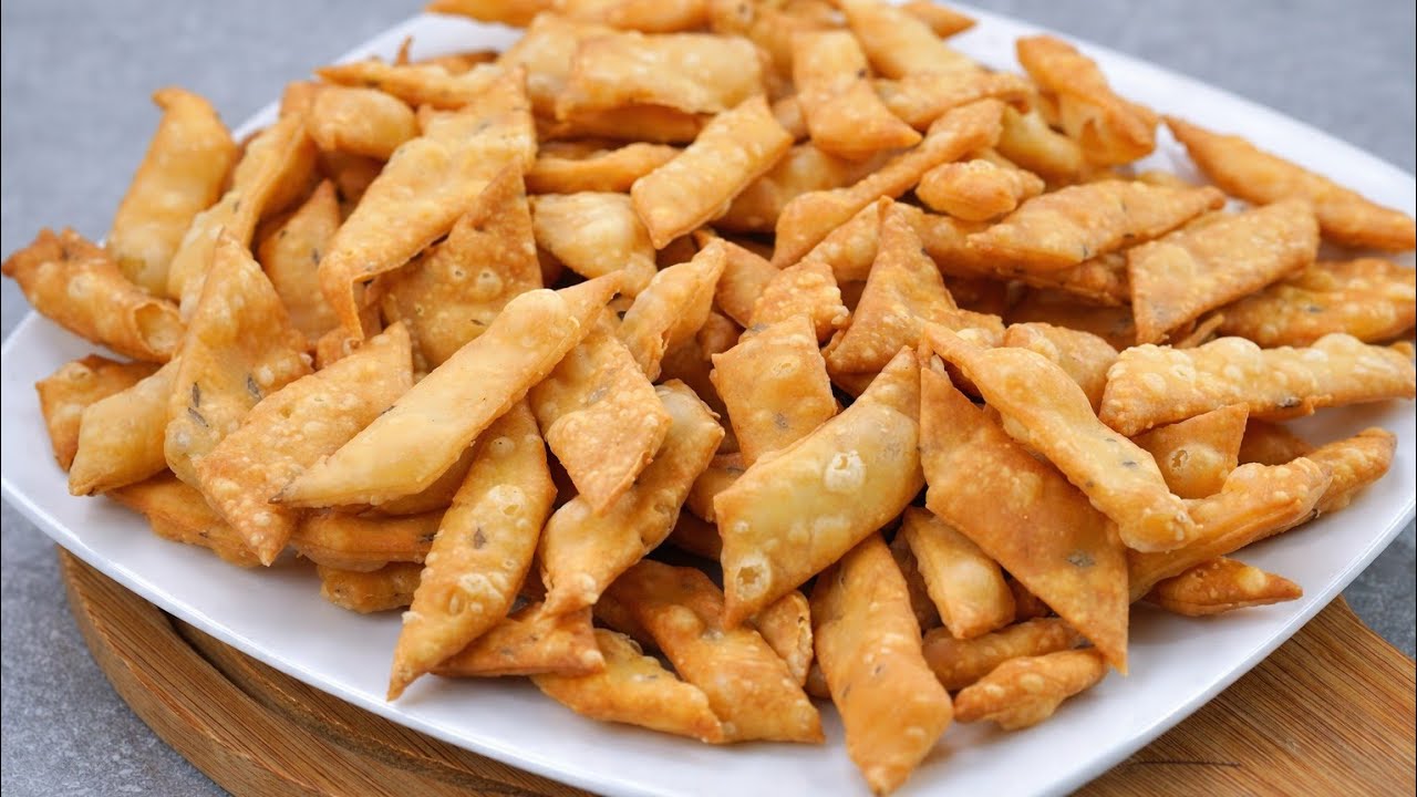 बाजार से भी ज्यादा खस्ता नमक पारे | Perfect Crispy Namak Pare Recipe | Tea Time Snacks