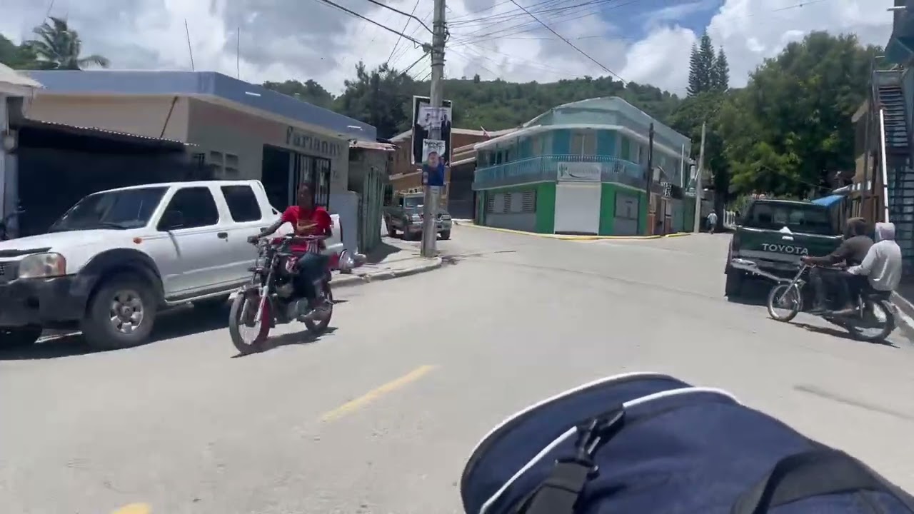 PADRES LAS CASAS,AZUA PUEBLO DE GENTE MARAVILLASA