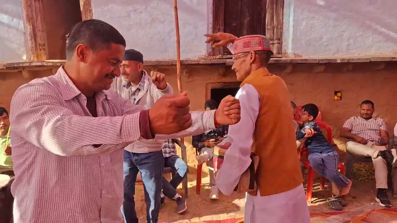 पहाड़ों की lifestyle video ll पहाड़ी की संस्कृति नृत्य ll देवभूमि uttarakhand ll @annurawatuk01 