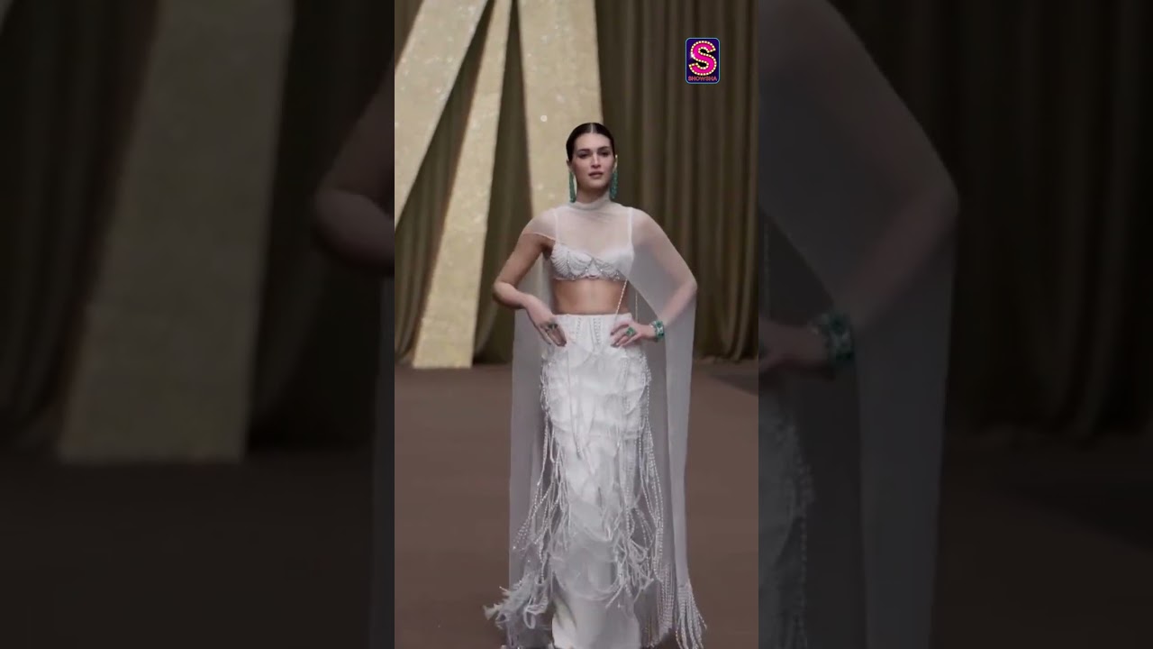 Glow Of Success Kriti Sanon Stuns As Manish Malhotra&rsquo;s Showstopper At Dubai Fashion Week | N18S