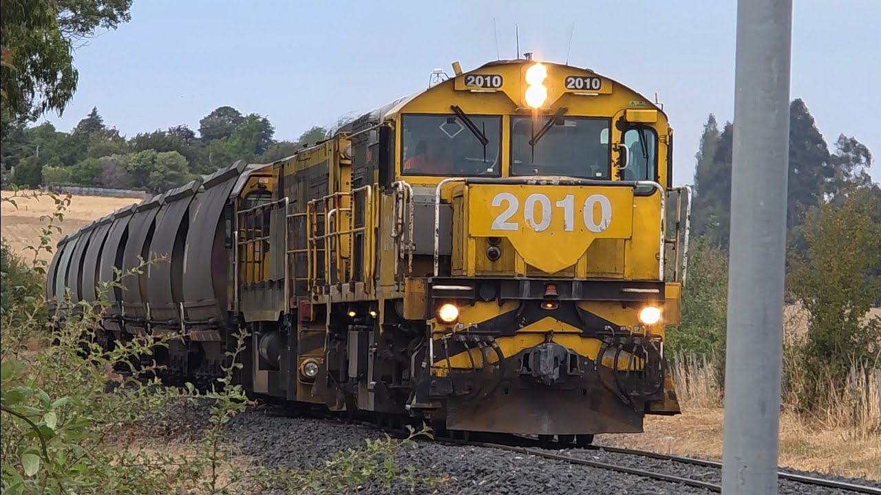 TasRail 2010 TR03 #46 Coal train crossing Trafalgar Lane
