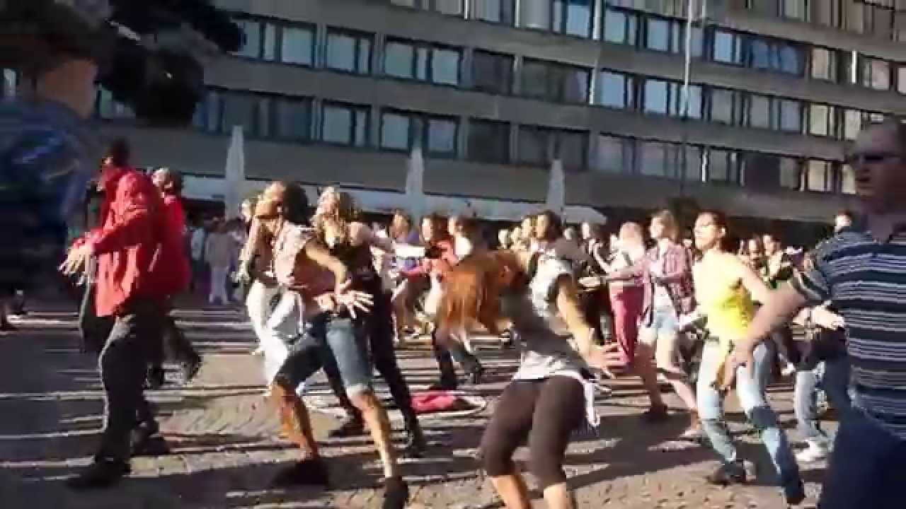 Michael Jackson's birthday 2010 - Budapest flashmob (Örömtánc) 