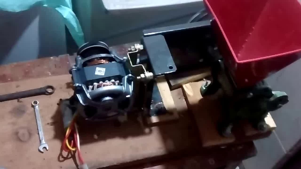 Triturador de milho com motor de tanquinho