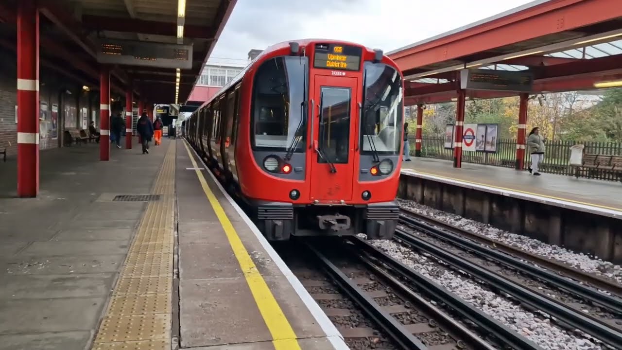 London Underground Journeys (2025) from BECONTREE Station to DAGENHAM EAST Station