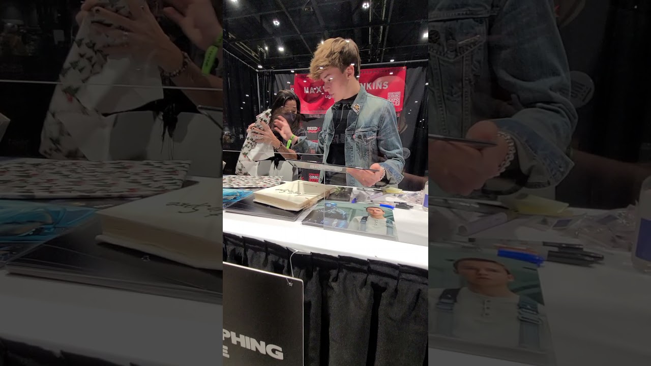 MEETING MAXWELL JENKINS AS PENNY ROBINSON in COSPLAY 2021