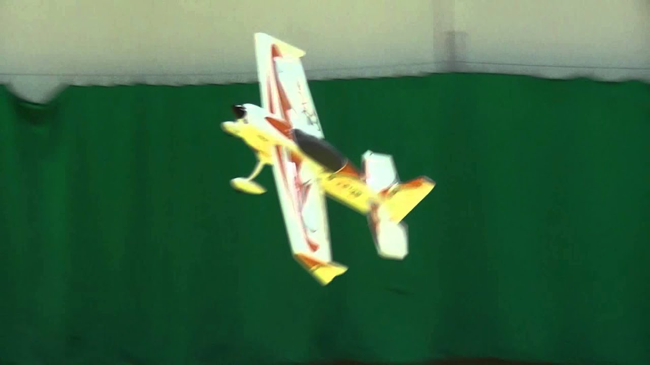 QQ Extra 300 indoor Alex Balzer