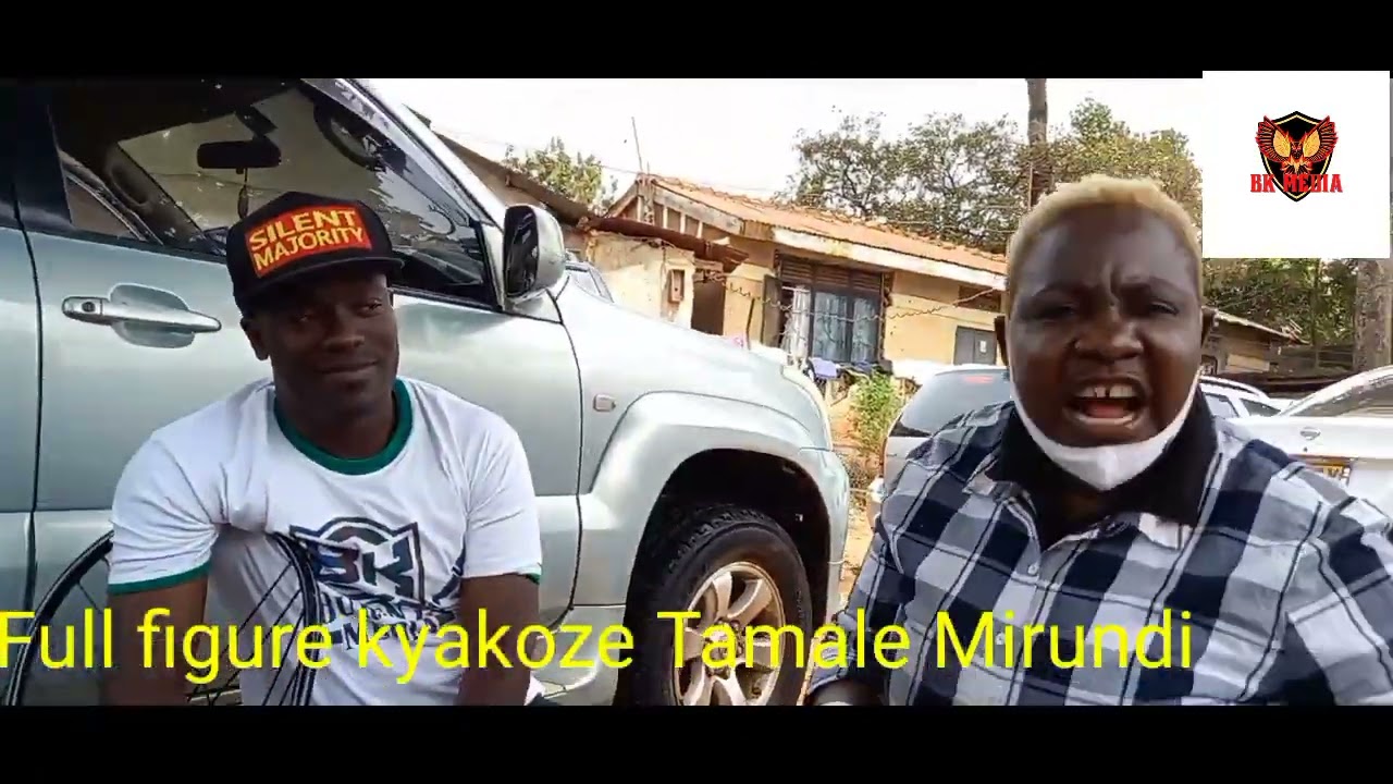 Full Figure  Alayidde Okwabika ne Tamale Mirundi era Alangiridde Olutalo.