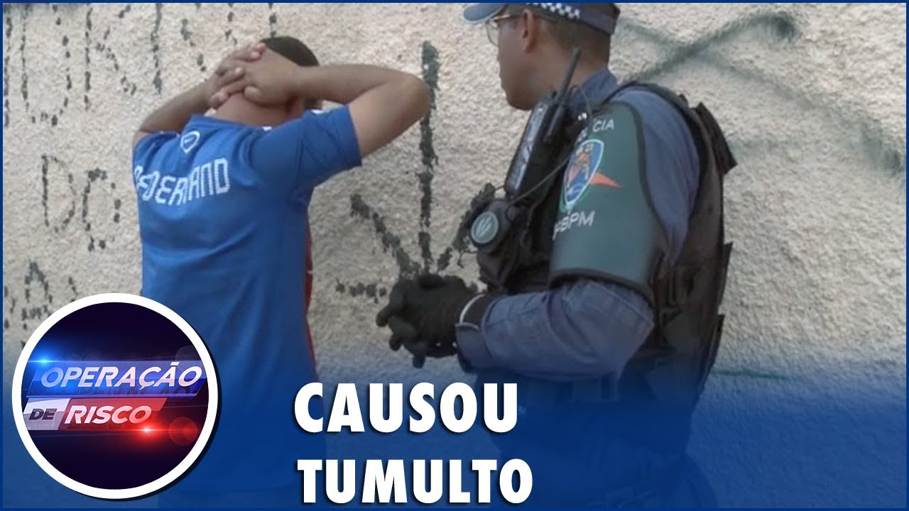 Homem resiste &agrave; pris&atilde;o e desafia policiais: &ldquo;Tira a m&atilde;o de mim&rdquo;