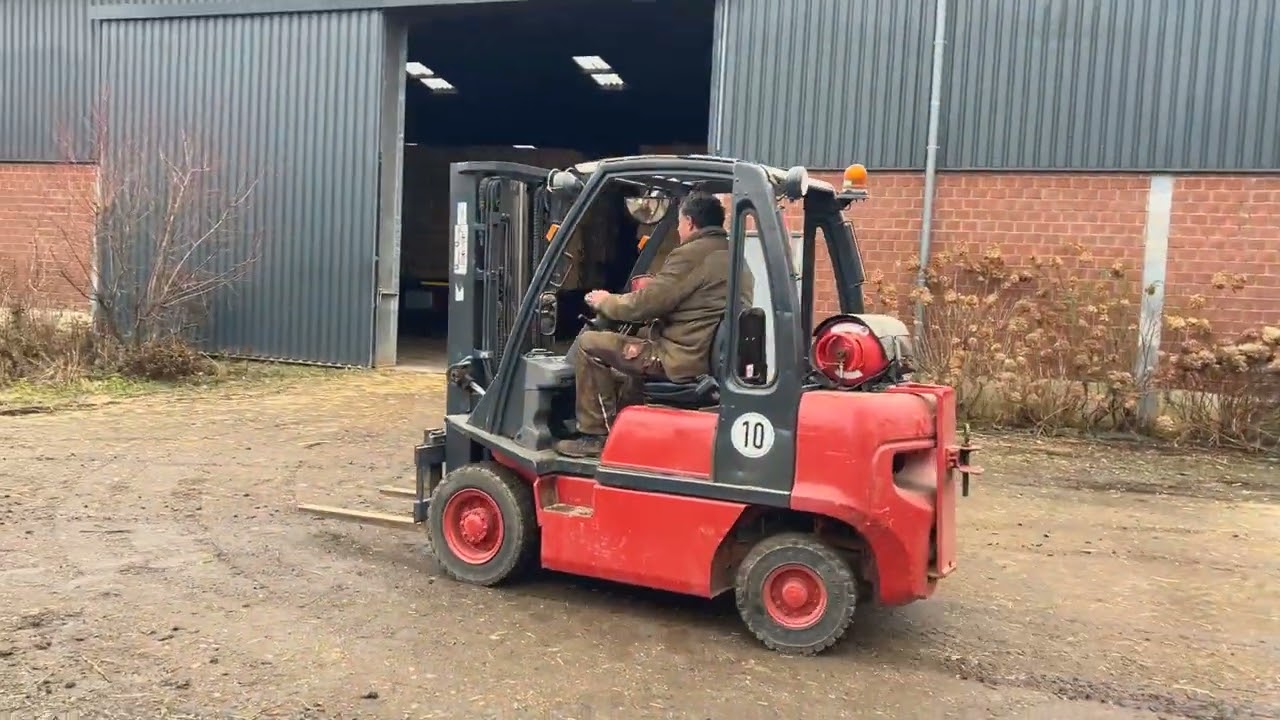 Gabelstapler - Nissan F25 (LPG)