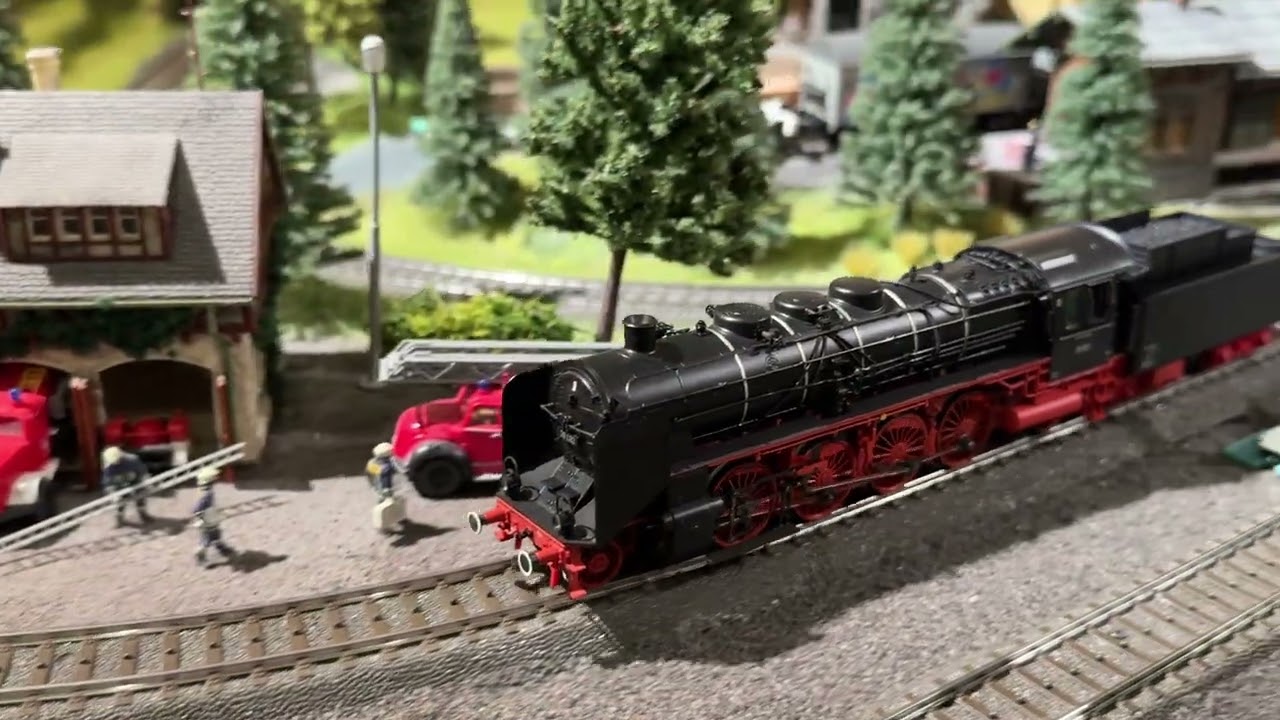 Märklin Baureihe 39 Teil 1 : Auch auf steilen Gleisen kann die 39 reisen 😉