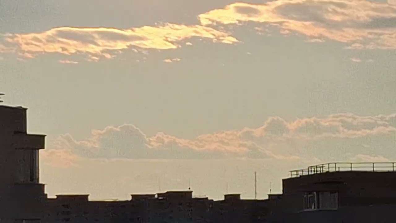 Nori cumulus și stratocumulus în după-amiaza și seara zilei de 25 februarie 