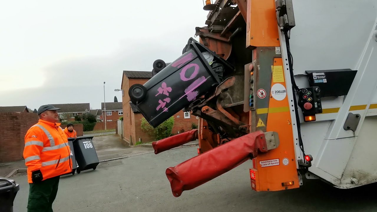 Mercedes-Benz bin lorry emptying bins in Tamworth