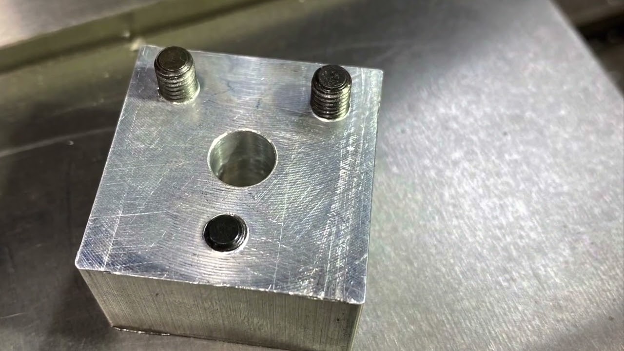 Adding linear scales (DRO - Digital Read Out) to a Bridgeport milling machine at @skytopshop