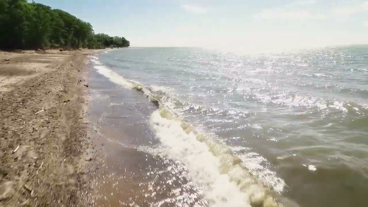 Lake shore flyby - an experiment with slow motion and sound manipulation