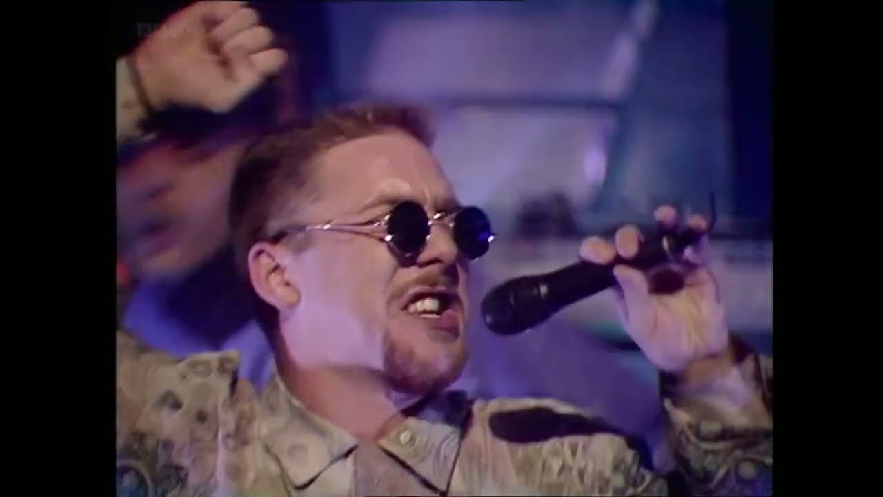 MC Tunes vs 808 State - Tunes Splits the Atom - TOTP - 04 10 1990