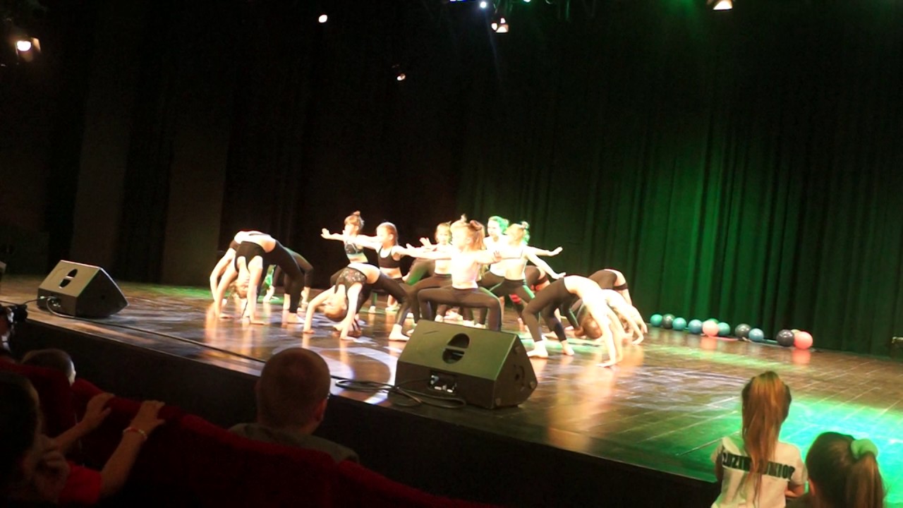 FIKOŁEK grupa akrobatyczno-gimnastyczna (STREET DANCE STUDIO) GALA SDS 2016/2017
