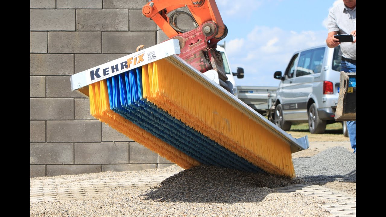 Maschinenbesen zum Anbauen an Bagger und Radlader von KehrFix