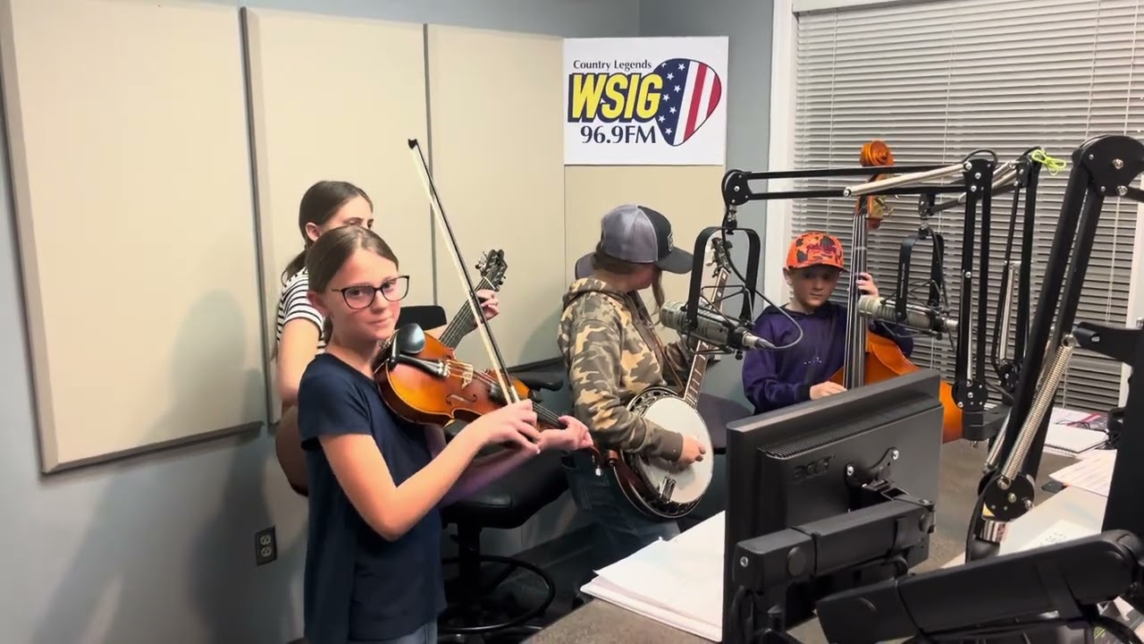 Our first time on the RADIO!!!!! #Shuckinthecorn #familyband #radio #bluegrass #Banjo  ￼