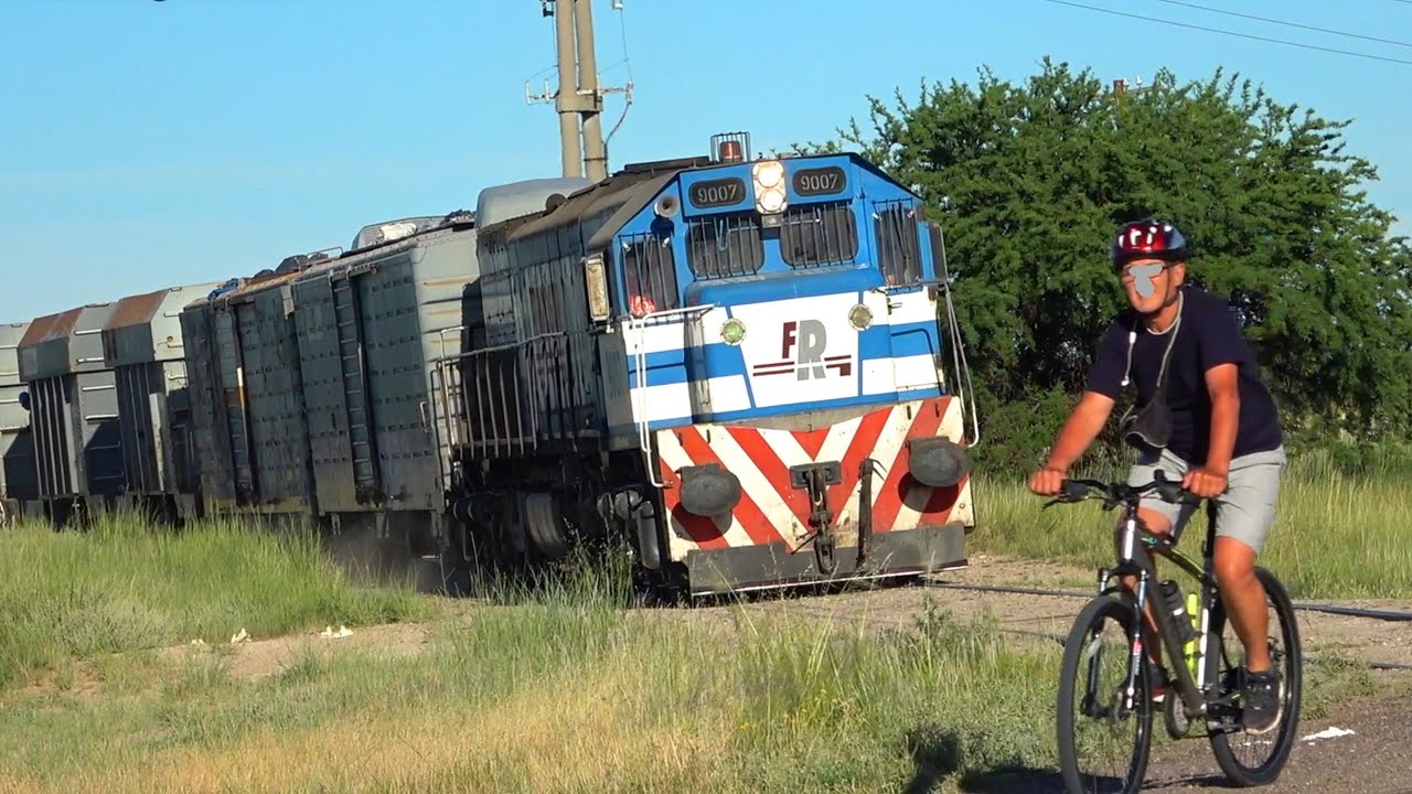 FERROSUR ROCA SALIENDO DE BAHÍA BLANCA - Tren 201 cruzando la RN3