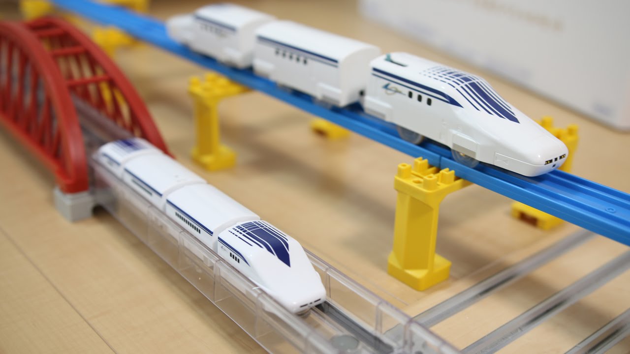 リニアライナーとプラレールを比べてみました。