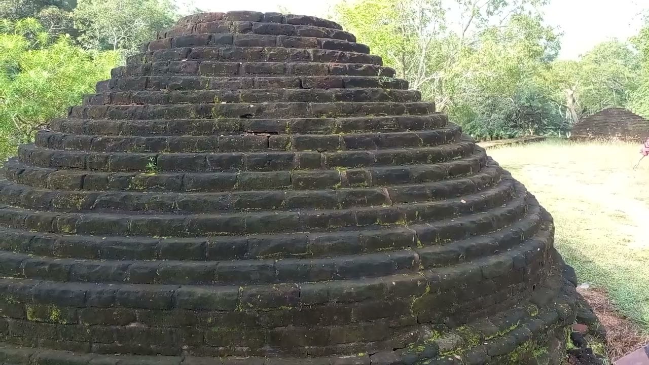 Ruins in Pothgul Viharaya
