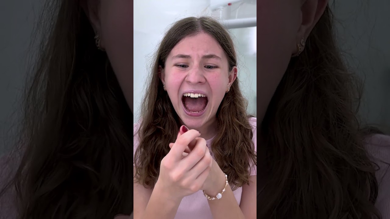 Quando voc&ecirc; machuca o dedo 😣