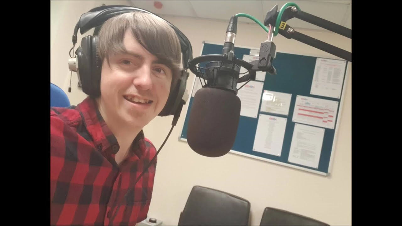 Lawrence Bennett/The Small Funny Guy 1 - TrustAM Radio Interview With Songs Included - 27/02/2026