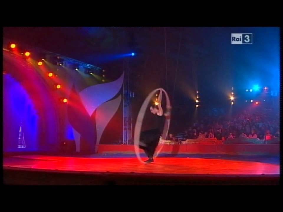 La ruota Cyr di Nicola Bruni a Circo Massimo Show 2011 - RAI TRE