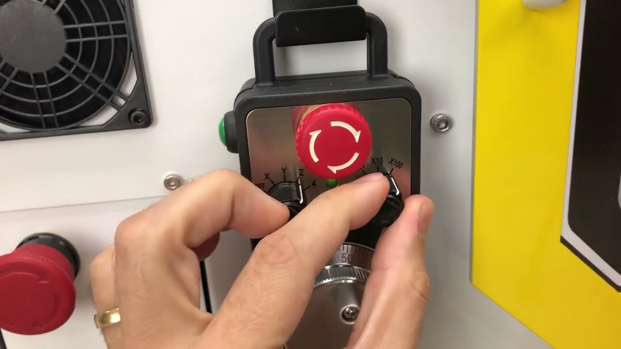 Fresadora CNC FRC3.3 com encoder XYZ + servo no spindle + quarto eixo