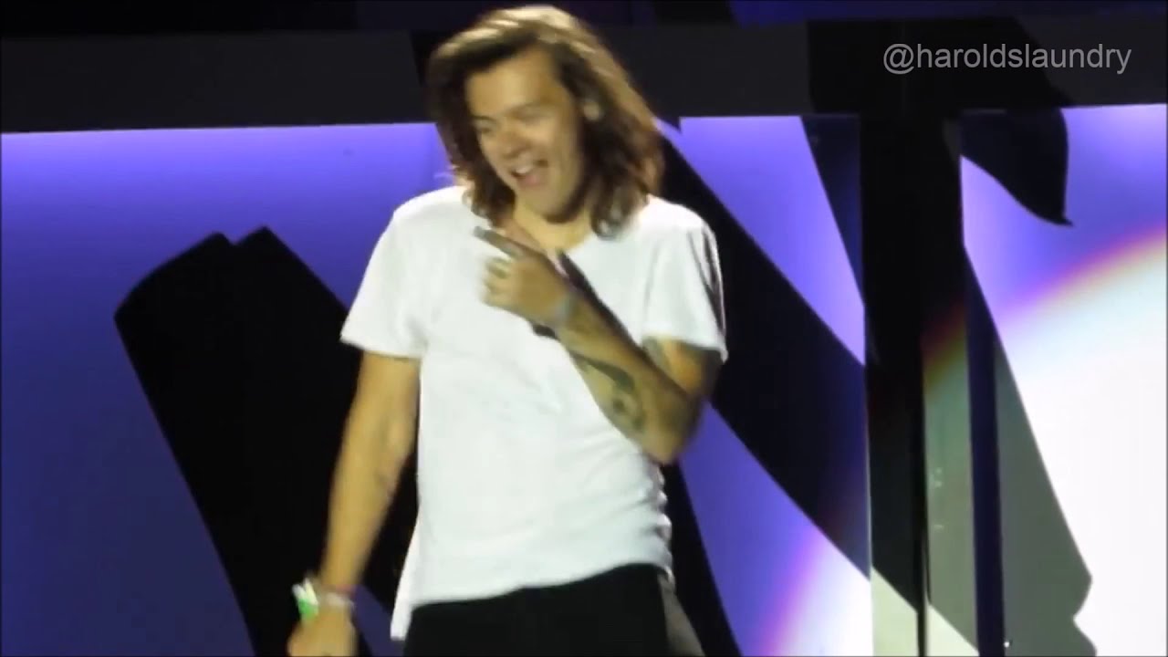 Harry Styles dancing to Lights Up