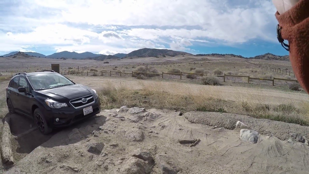 Subaru XV Crosstrek Off roading With FJs and Rubicon in Hungry Valley