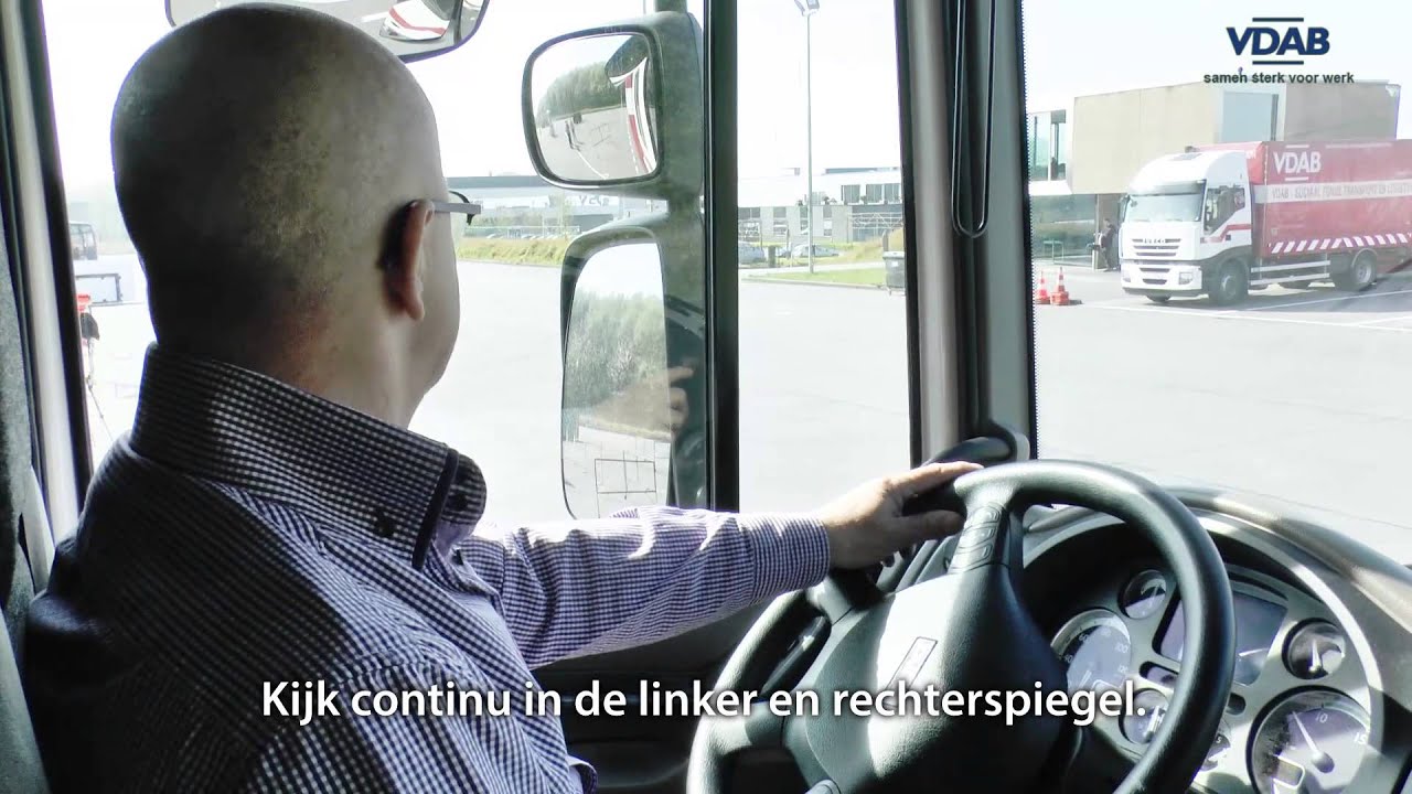 manoeuvre CE In rechte lijn achteruit rijden