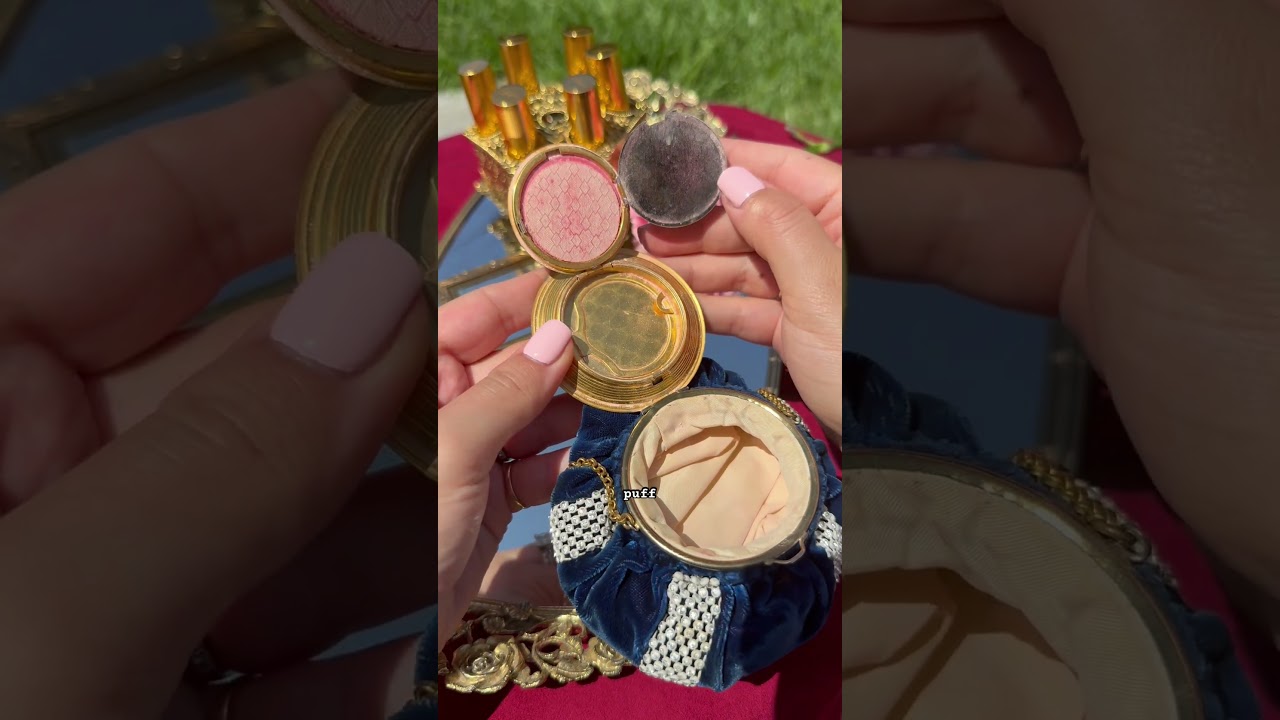 Let&rsquo;s swatch 1930s makeup! Vintage Evans compact #vintagebeauty