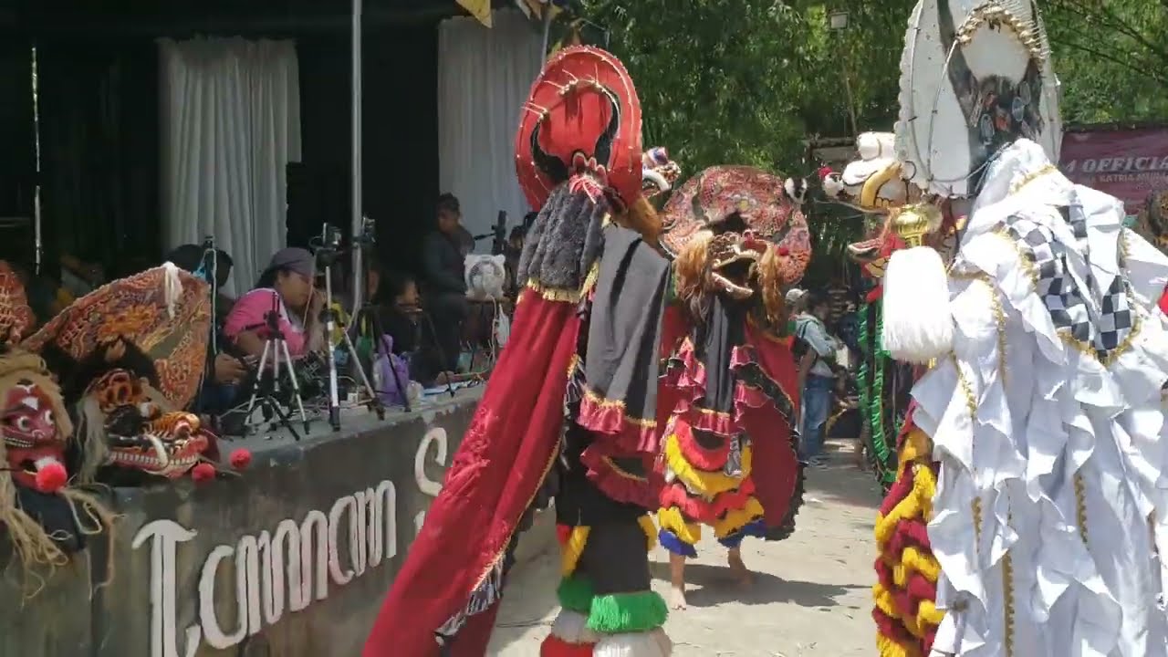 baronganya banyak banget. jathil di taman senja ngelo #barongan #jathilan #jaranan #yoggyakarta