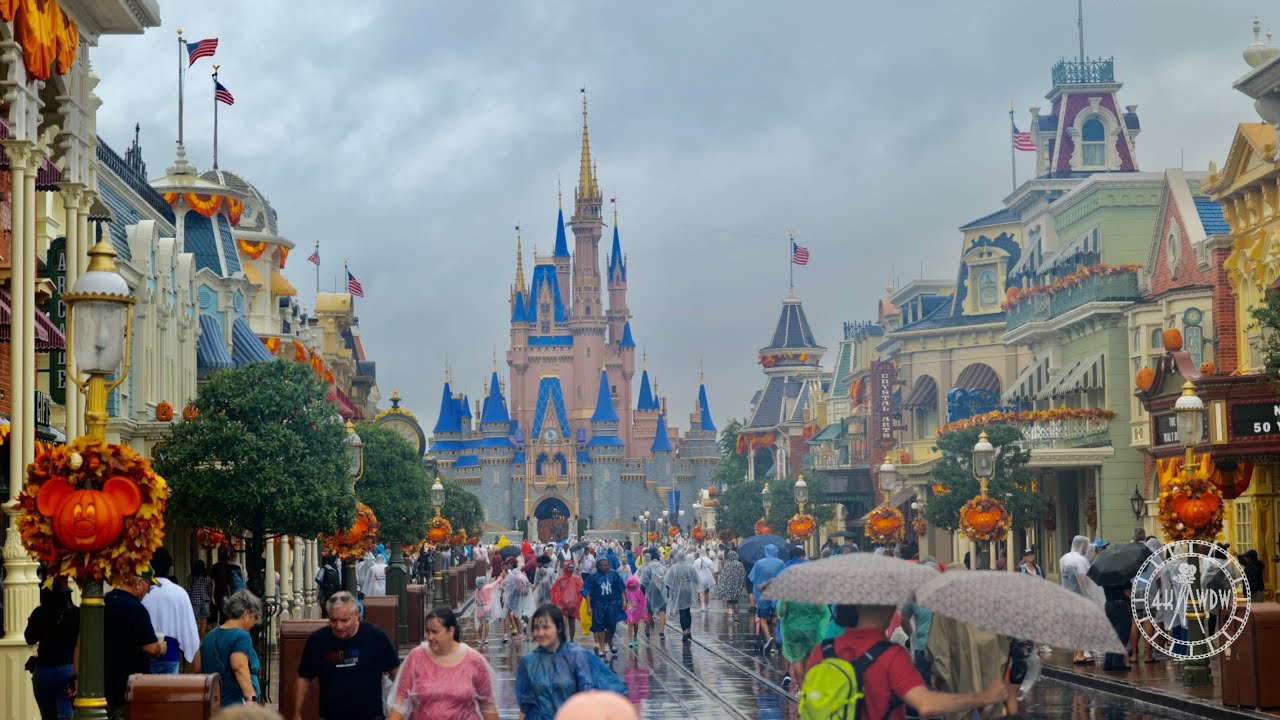 Magic Kingdom During Hurricane Idalia - Low Crowds, Some Rain & Wind | Walt Disney World 2023