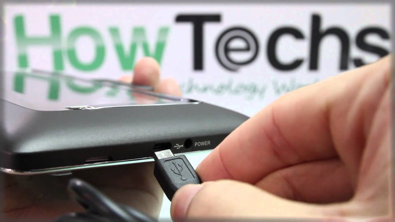Huawei Ideos Tablet S7: Plugging in the Micro USB Cable