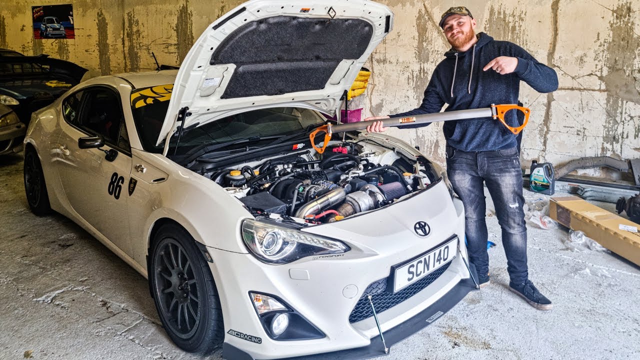 Fitting a Summit front strut brace to the Toyota GT86
