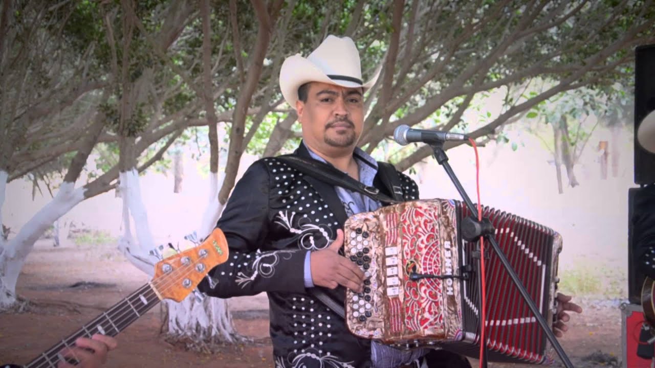 Los Alameños De La Sierra - El Joven Ivan (En Vivo)