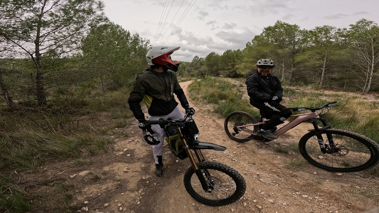 Ruta con E-Bike y moto electrica