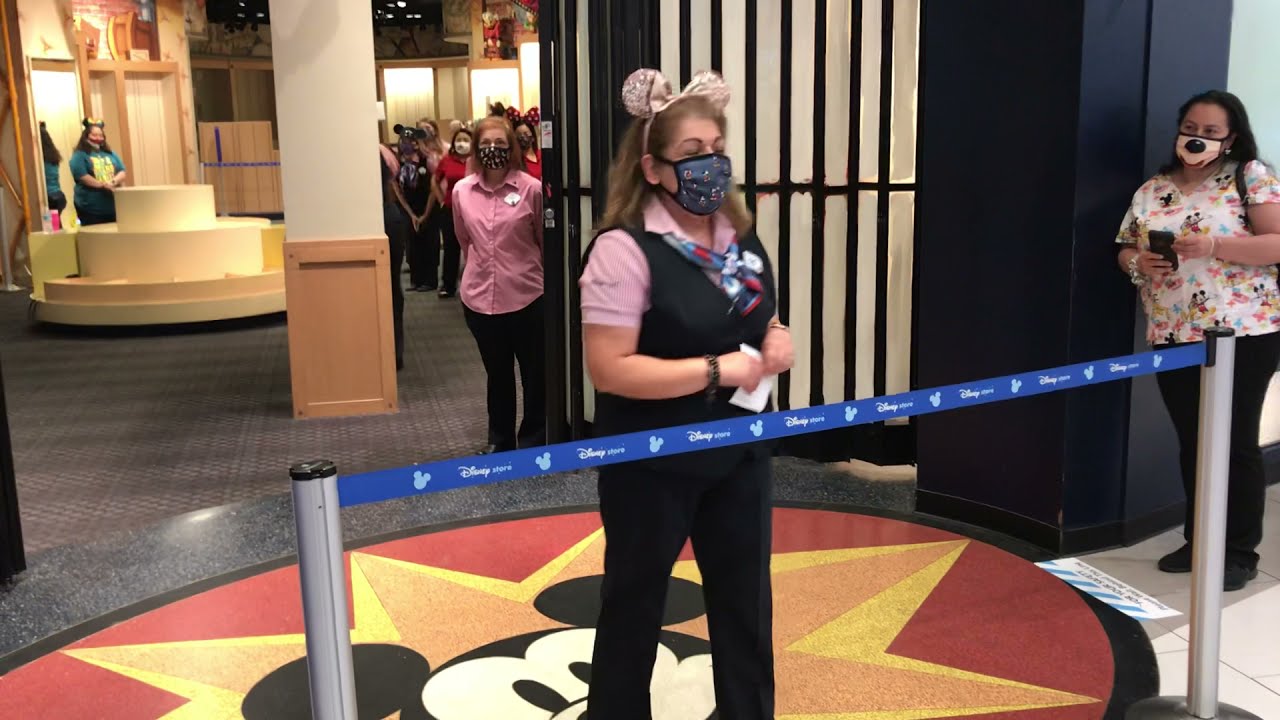We're CLOSING!!!  San Antonio DISNEY STORE - 4K at Ingram Park Mall