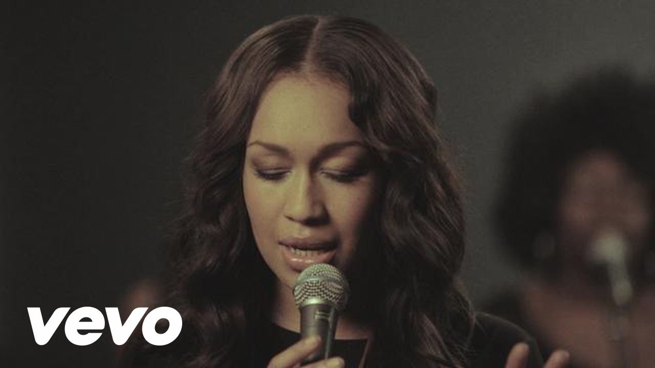 Rebecca Ferguson - Shoulder to Shoulder (Live Version)