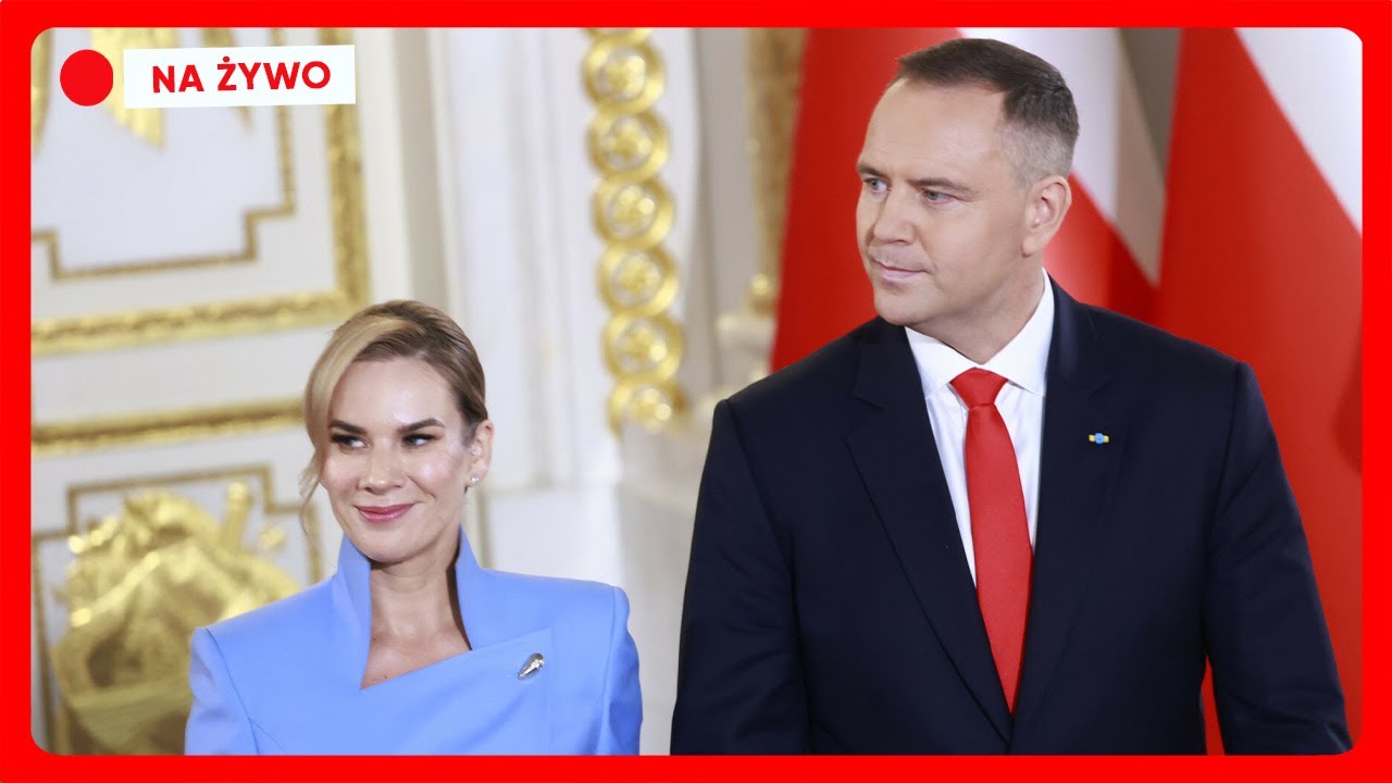 Tłumy na Placu Zamkowym i przed Pałacem Prezydenckim. Zaprzysiężenie Nawrockiego [NA ŻYWO]