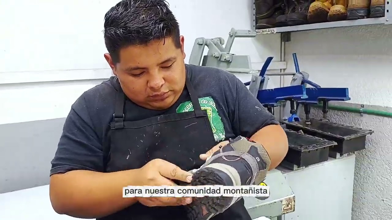 Pegado de suelas en botas Salomon | Servicio de vulcanizado por Reparadora de Calzado CAROL 